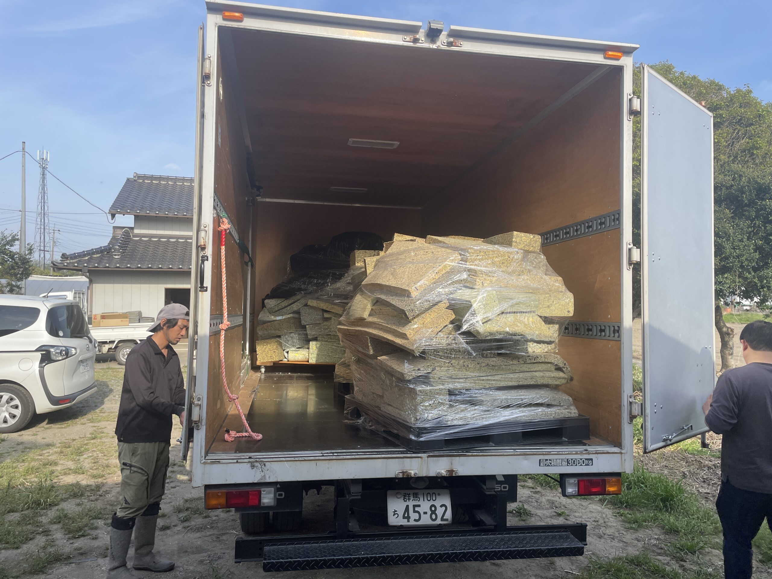 トラックへの積み込み